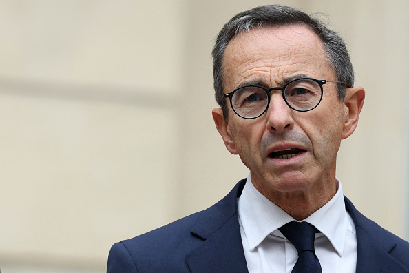 Décidé à « ne rien laisser passer », Bruno Retailleau va porter plainte contre le député LFI Raphaël Arnault