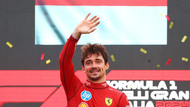 Charles Leclerc a remporté dimanche le Grand Prix d'Italie de Formule 1, 16e manche sur 24 de la saison, pour le plus grand bonheur des dizaines de milliers de tifosi massés autour du mythique circuit de Monza. (Photo : Clive Rose/Getty Images)