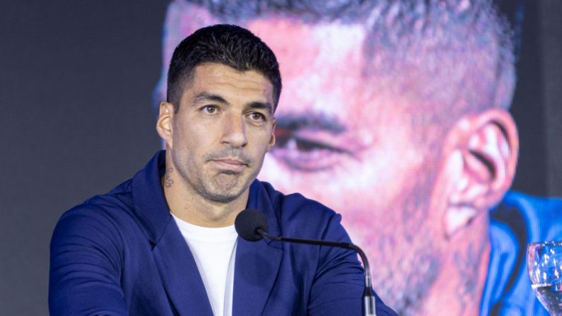 Le légendaire attaquant uruguayen Luis Suarez a annoncé lundi soir qu'il jouerait son dernier match avec la Celeste vendredi contre le Paraguay, dans son pays, à 37 ans. (Photo : Ernesto Ryan/Getty Images)