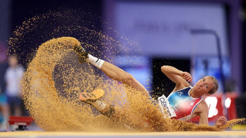 Manon Genest a décroché dimanche la médaille de bronze en saut en longueur T37 des Jeux paralympiques avec un saut de 4,59 m, établissant son record personnel de la saison. (Photo : Ezra Shaw/Getty Images)