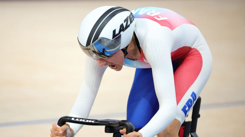 Marie Patouillet est devenue championne paralympique de la poursuite individuelle, catégorie C5, en battant Heïdi Gaugain, médaillée d'argent, au vélodrome de Saint-Quentin-en-Yvelines. (Photo : Alex Slitz/Getty Images)