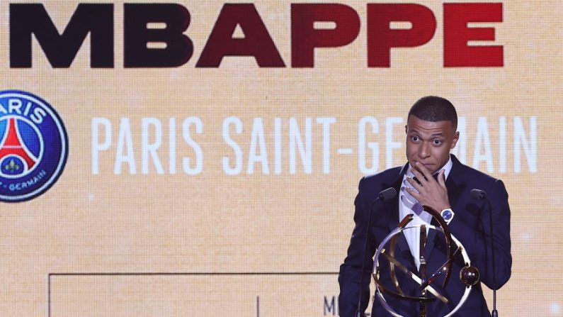 Le litige se mue en bataille juridique au long cours : le Paris SG a annoncé jeudi qu'il ne paierait pas les 55 millions d'euros d'impayés que la Ligue de football professionnel (LFP) lui a ordonné de verser à Kylian Mbappé. (Photo : FRANCK FIFE/AFP via Getty Images)