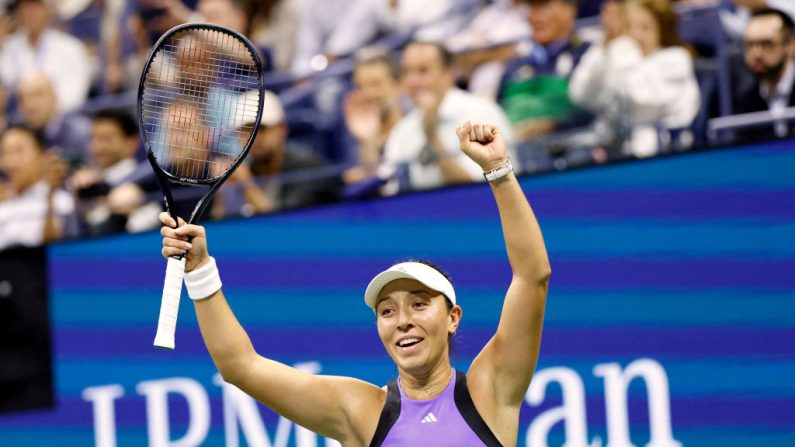 La n°1 mondiale polonaise Iga Swiatek a été dominée par l'Américaine Jessica Pegula (6e) 6-2, 6-4 en quart de finale de l'US Open de tennis mercredi à New York. (Photo : KENA BETANCUR/AFP via Getty Images)