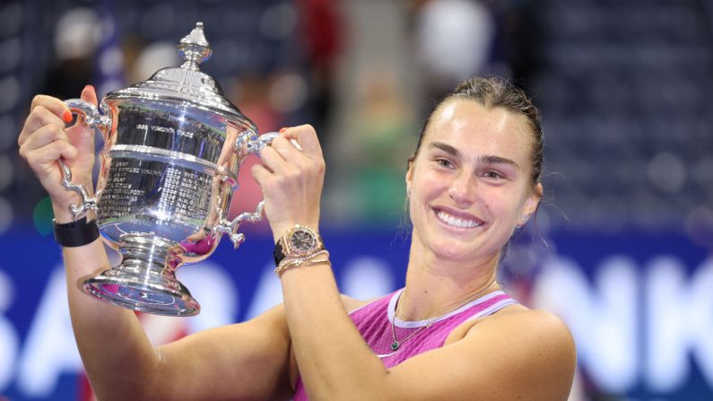 Aryna Sabalenka (n°2 mondiale) a remporté l'US Open de tennis pour la première fois en dominant l'Américaine Jessica Pegula 7-5, 7-5, samedi en finale à New York. (Photo : Jamie Squire/Getty Images)