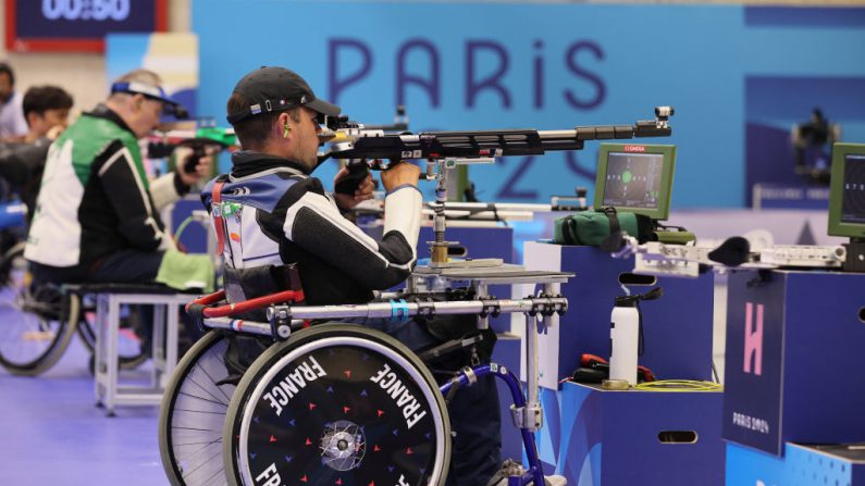 Tanguy de La Forest a remporté son premier titre paralympique en remportant la finale du tir à la carabine position couchée 10 mètres dans la catégorie SH2 dimanche à Châteauroux. (Photo : Andy Lyons/Getty Images)