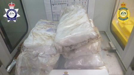 Une passagère arrêtée dans un aéroport australien avec 8,4 millions d’euros de méthamphétamine dans sa valise