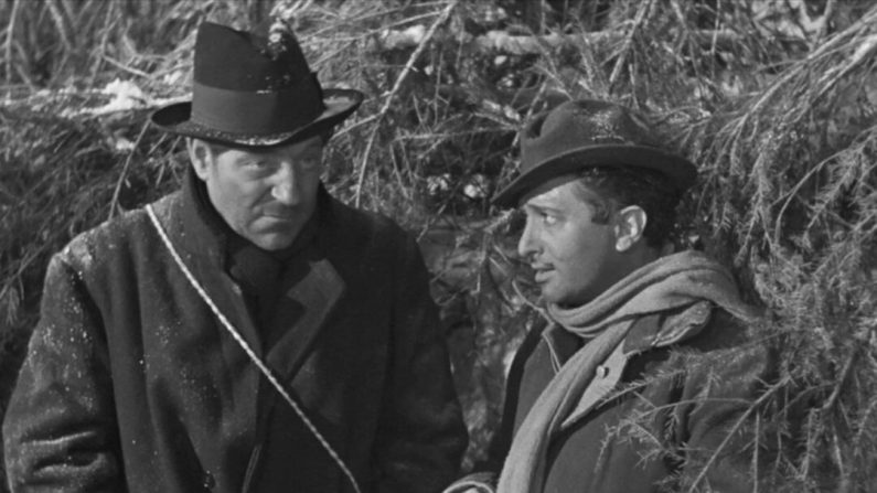 Le lieutenant Maréchal (Jean Gabin, à g.) se lie d'amitié avec Rosenthal (Marcel Dalio), dans « La Grande Illusion ». (Réalisation d'Art Cinématographique)