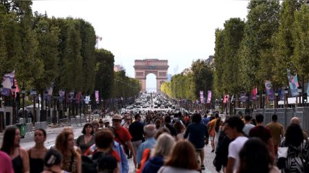 JO 2024 : un défilé prévu sur les Champs-Elysées avec les médaillés, qui seront décorés par le chef de l’État