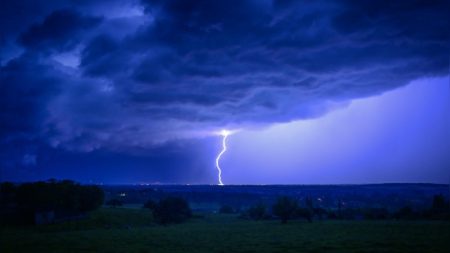 De violents orages à prévoir en fin de semaine, les trois quarts du pays concernés