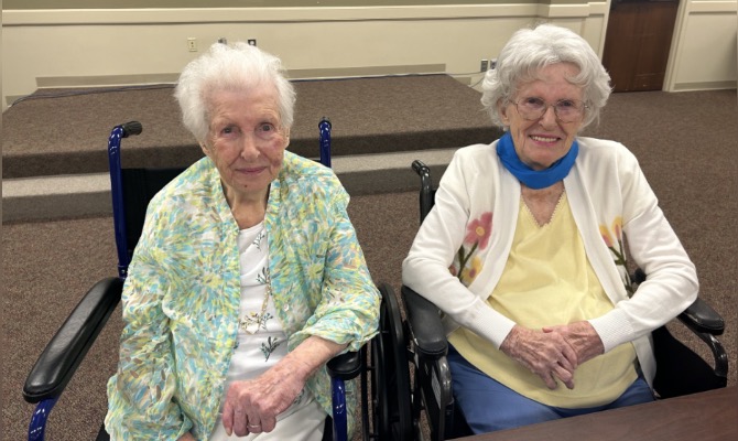 "Ça n'arrive pas tous les jours" : deux jumelles américaines, Marilyn et Medelyn, ont fêté ensemble leurs 102 ans