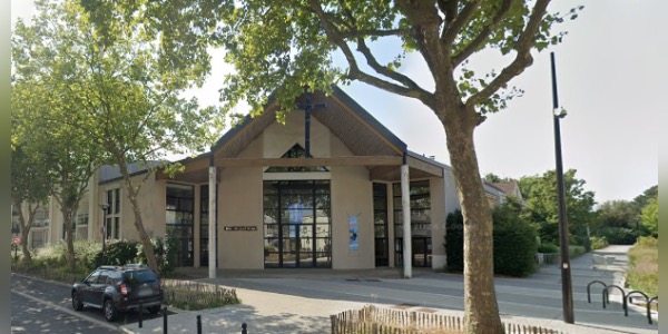 L'église Saint-Pierre-du-Lac de Montigny-le-Bretonneux, dans les Yvelines, fréquentée par la jeune Philippine Le Noir de Carlan. (Image : Google Maps)