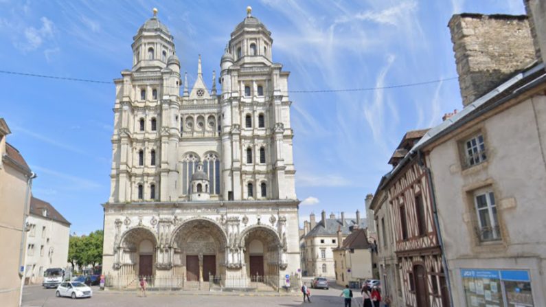 Un adolescent de 17 ans, poignardé à l'arme blanche, ce 23 septembre 2024 devant l'église Saint-Michel, à Dijon (Côte-d'Or). (Capture d'écran Google Maps)