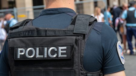 Marseille : poignardé plusieurs fois en pleine rue, un policier doit son salut à son gilet pare-balles