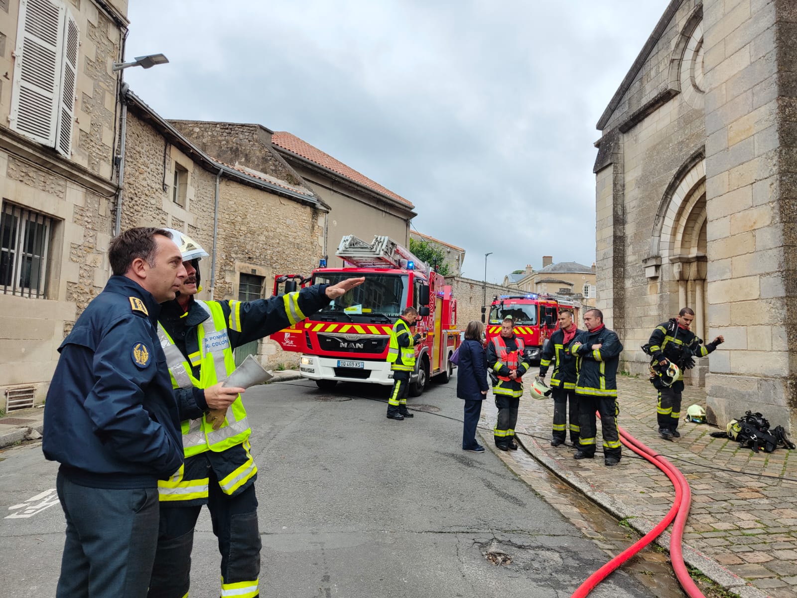 Poitiers : une église médiévale classée à l'Unesco a été la cible d'un incendie provoquant des dégâts considérables