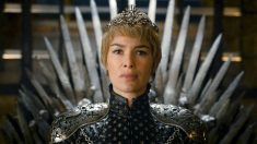 Une réplique du trône de fer de la série « Game of Thrones » vendue aux enchères pour 1,49 million de dollars US