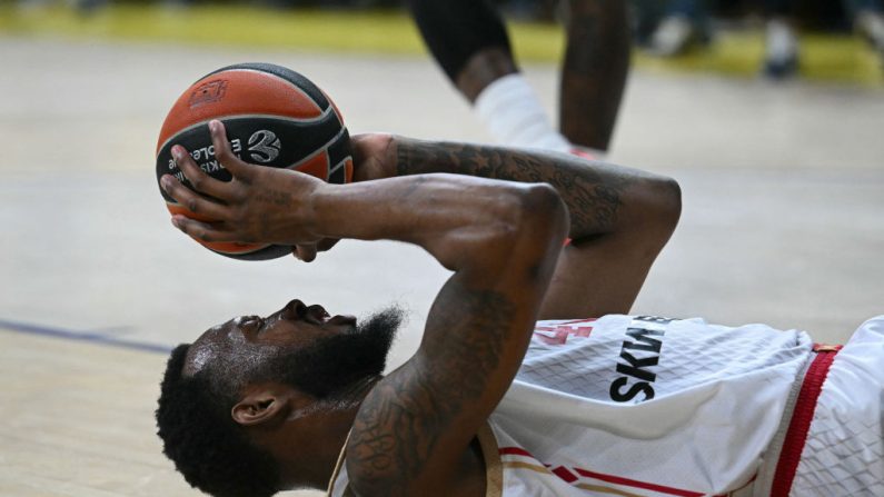 L'AS Monaco basket a concédé sa première défaite de la saison en Euroligue, lourdement battue mercredi dans la salle du FC Barcelone (86-71) pour son premier gros test de la saison dans la compétition, à l'occasion de la 3e journée. (Photo : OZAN KOSE/AFP via Getty Images)