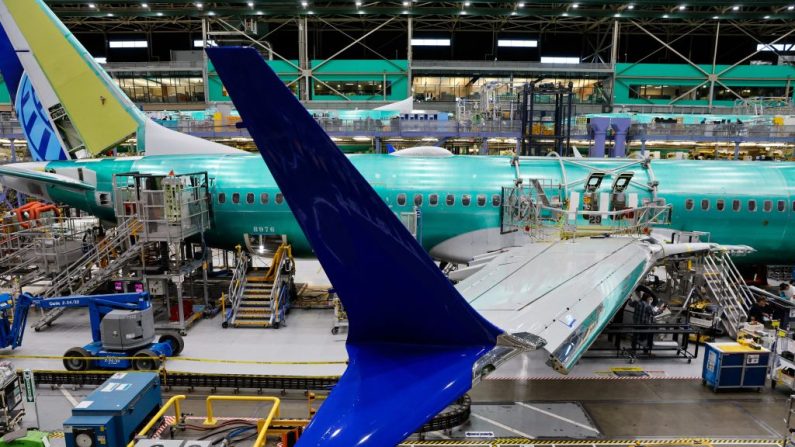 Un avion Boeing 737 MAX est assemblé à l'usine Boeing de Renton à Renton, Washington, le 25 juin 2024. (JENNIFER BUCHANAN/POOL/AFP via Getty Images)