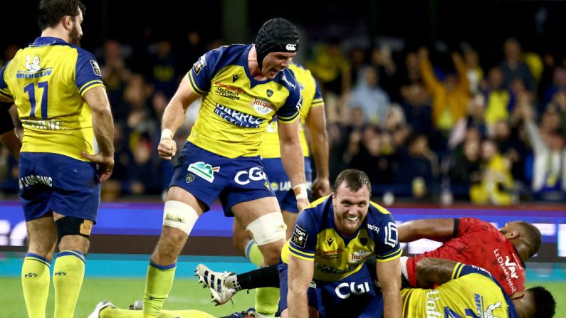 Clermont a arraché un précieux succès aux dépens de Toulon dans les dernières minutes grâce à une ultime pénalité passée par son ouvreur argentin, Benjamin Urdapilleta. (Photo : ALEX MARTIN/AFP via Getty Images)