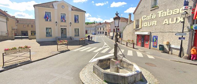 Val-d'Oise : une femme poignarde son compagnon dans la nuit puis retourne l'arme contre elle