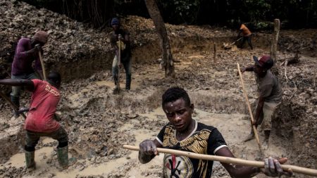 Mines d’or : les sociétés chinoises illégales d’extraction sont dans le collimateur de la RDC