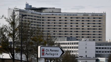 Une plaque du plafond s’effondre sur une jeune maman venant d’accoucher au CHU de Bordeaux