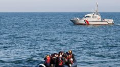 Mort de 27 migrants dans la Manche : la justice retient un « lien de causalité » entre passeurs et militaires