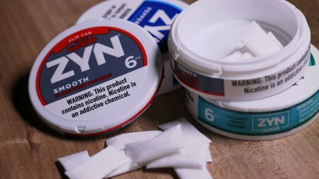 Les sachets de nicotine bientôt interdits, annonce la ministre de la Santé