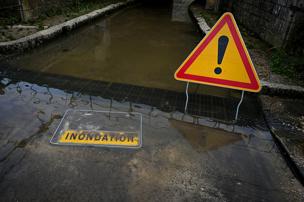 Pluie-inondations : onze départements du Gard au Jura placés en vigilance orange