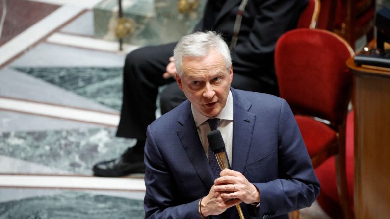 Le ministre de l'Économie et des Finances Bruno Le Maire s'exprime lors d'une séance de questions au gouvernement à l'Assemblée nationale à Paris, le 4 juin 2024. (GEOFFROY VAN DER HASSELT/AFP via Getty Images)