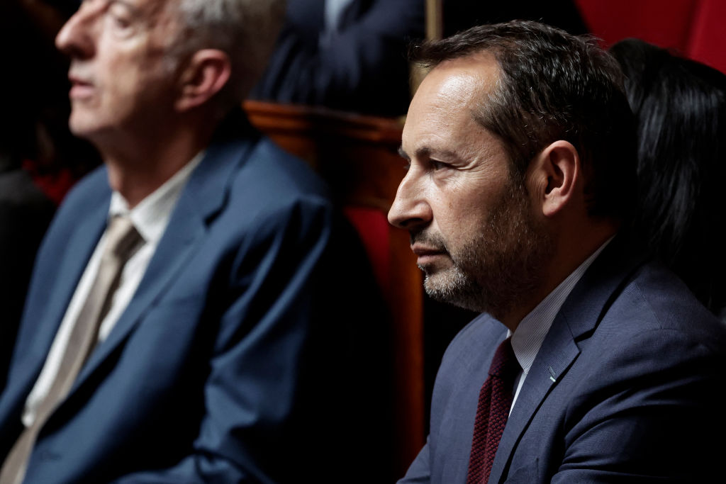 Sébastien Chenu (RN) s'oppose au gel des pensions : "M. Barnier ne nous envoie pas de bons signaux" pour éviter une censure