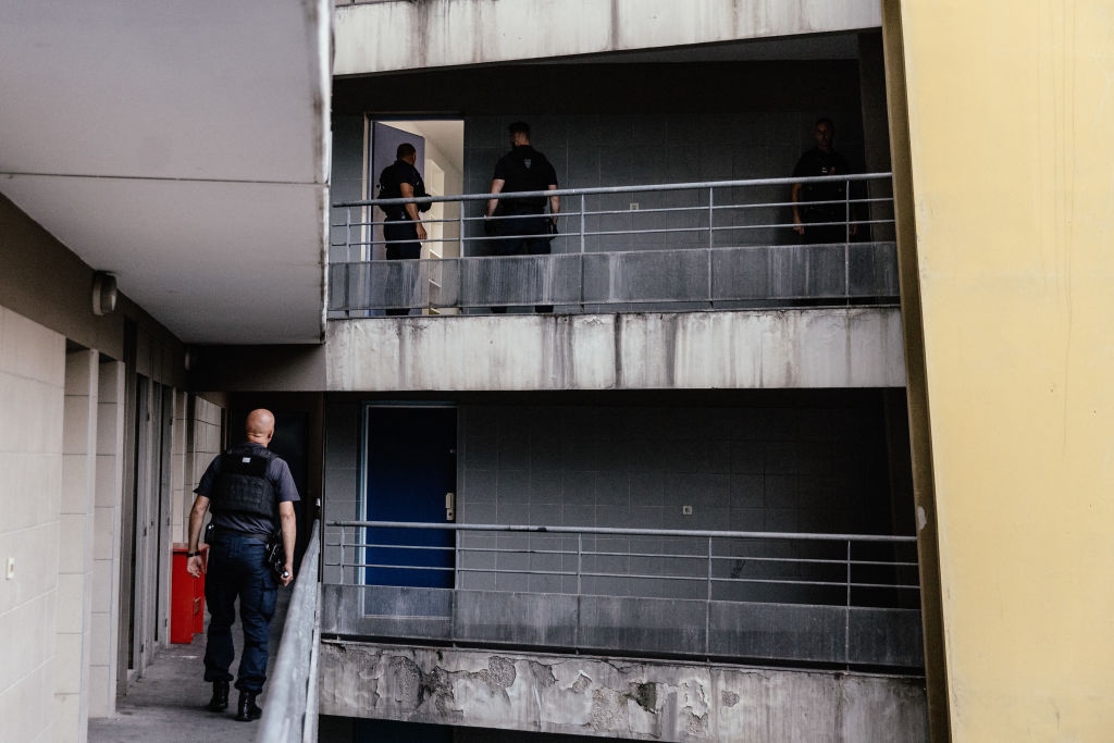 Fusillades à Grenoble : le ministre de l'Intérieur renvoie le maire à son "pouvoir de police"