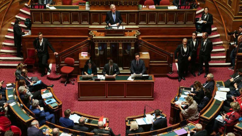 Le Premier ministre Michel Barnier lors de discours devant le Sénat français à Paris, le 2 octobre 2024. (THOMAS SAMSON/AFP via Getty Images)