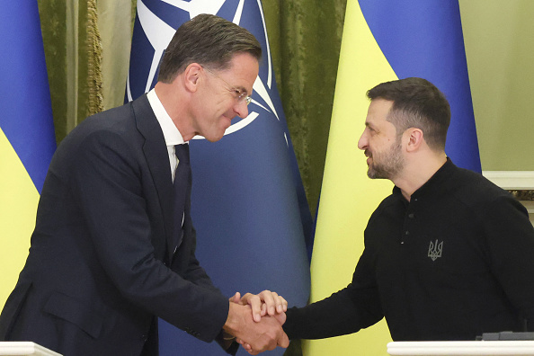 À Kiev, le nouveau chef de l'Otan promet un soutien pour que l'Ukraine "l'emporte"