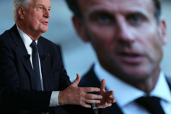 Sondage : Emmanuel Macron stable à son plus bas niveau, Michel Barnier en recul