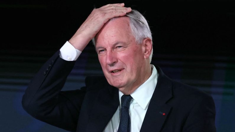 
Le Premier ministre Michel Barnier sur le plateau de l'émission politique « L'Événement » sur France 2, le 3 octobre 2024. (THOMAS SAMSON/AFP via Getty Images)