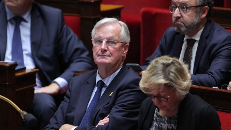 
Le Premier ministre Michel Barnier assiste à une session parlementaire à l'Assemblée nationale à Paris, le 8 octobre 2024. (THOMAS SAMSON/AFP via Getty Images)