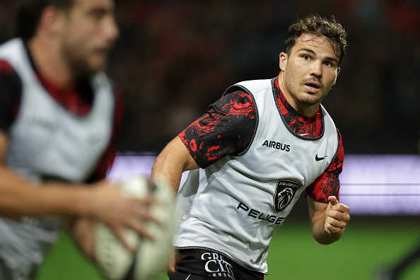 Antoine Dupont, auteur d'un triplé pour son retour samedi lors de la 6e journée de Top 14. (Photo VALENTINE CHAPUIS/AFP via Getty Images)