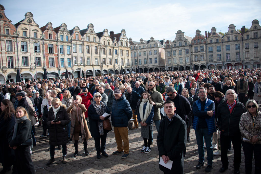 Indre-et-Loire : des élèves crient "Allah Akbar" durant l'hommage à Samuel Paty et Dominique Bernard