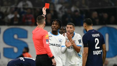 L’OM déjà durement menée à domicile par le rival parisien à la pause, des supporters dégoûtés quittent le stade