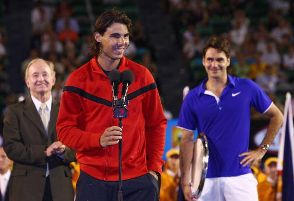 Rafael Nadal s'adresse au public après avoir remporté la finale contre Roger Federer lors de l'Open d'Australie, le 1er février 2009 à Melbourne en Australie. (Photo Clive Brunskill/Getty Images)