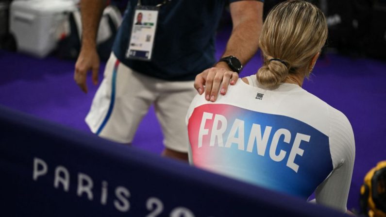 Mathilde Gros, le visage du cyclisme sur piste français, tente de se relever de son échec aux JO de Paris qui l'a laissée "le coeur en miettes". (Photo : SEBASTIEN BOZON/AFP via Getty Images)