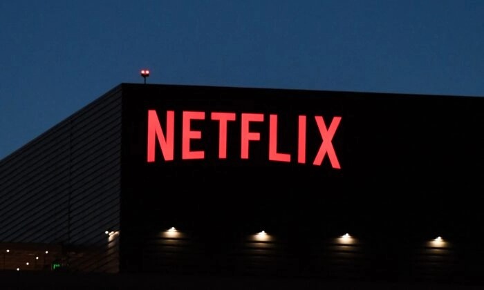 Le logo Netflix sur le bâtiment de Netflix, Inc. à Los Angeles le 19 octobre 2021. (Robyn Beck/AFP via Getty Images)