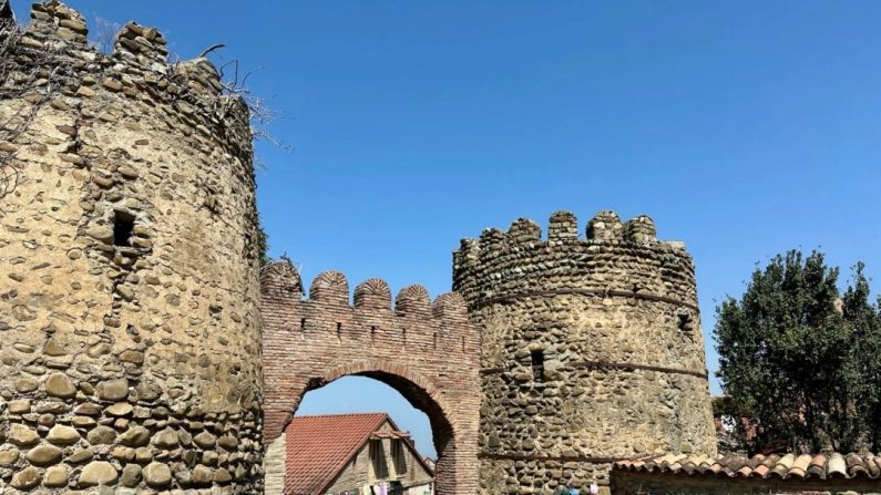 L'une des anciennes portes de la ville de Sighnaghi, connue sous le nom de « Ville de l'amour » en Géorgie. (Tim Johnson)