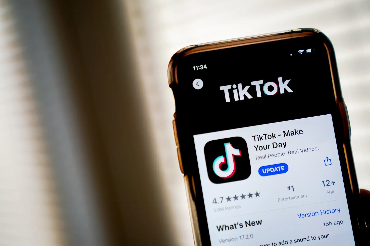 Le réseau social TikTok inaccessible aux États-Unis... mais compte sur "une solution" Trump