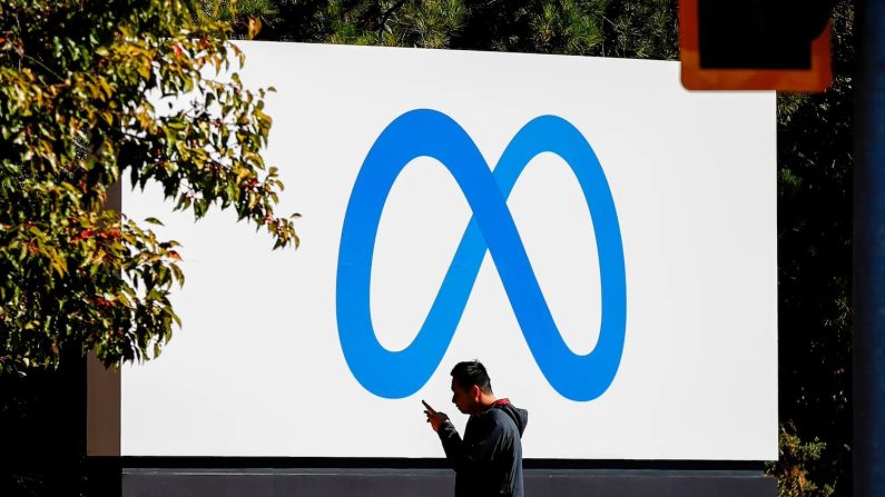 Le logo Meta au siège de Facebook à Menlo Park, en Californie, le 28 octobre 2021. (Photo Justin Sullivan/Getty Images)