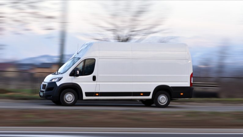 Le chauffeur du poids lourd n'a pas eu le temps de se déporter. (Photo : algre/Shutterstock)