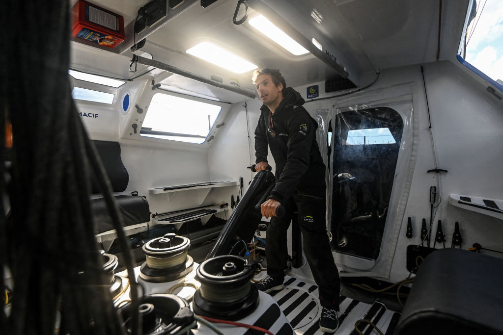 Vendée Globe : Charlie Dalin toujours leader, Sébastien Simon en mode fusée