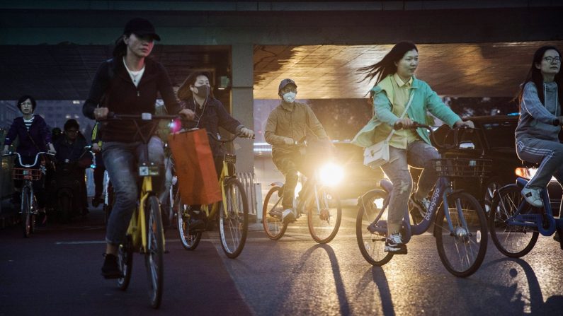 Cyclisme nocturne, Chine. (Kevin Frayer/Getty Images)