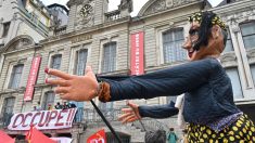 Assurance chômage : plusieurs centaines d’intermittents du spectacle protestent devant l’Unédic à Paris