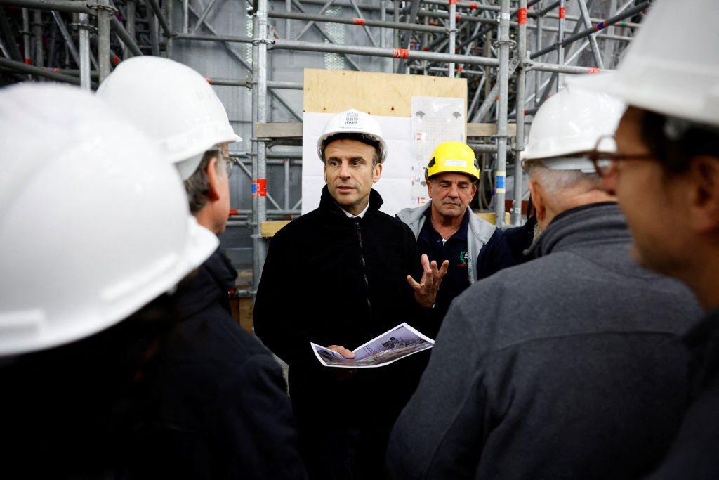 Notre-Dame : après les vitraux des contemporains, Emmanuel Macron veut tenir un discours dans la cathédrale